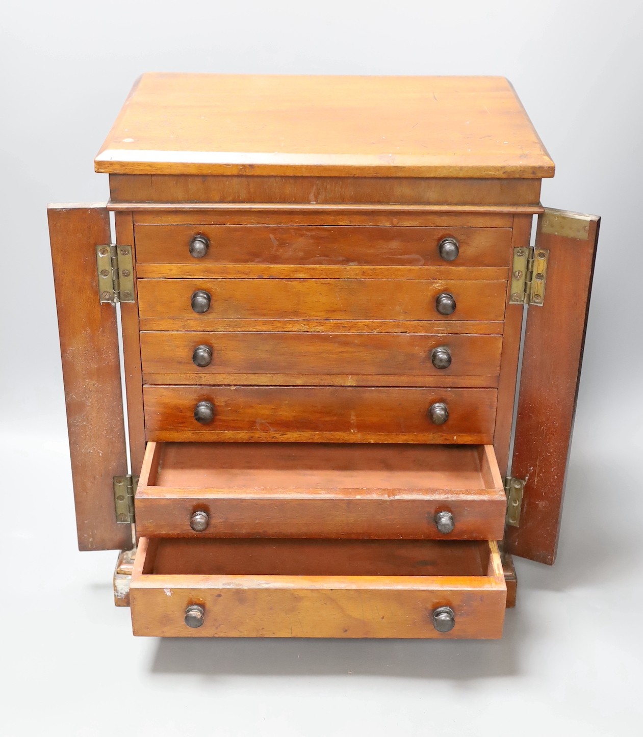 A Victorian mahogany miniature Wellington chest, 37x32x23cm